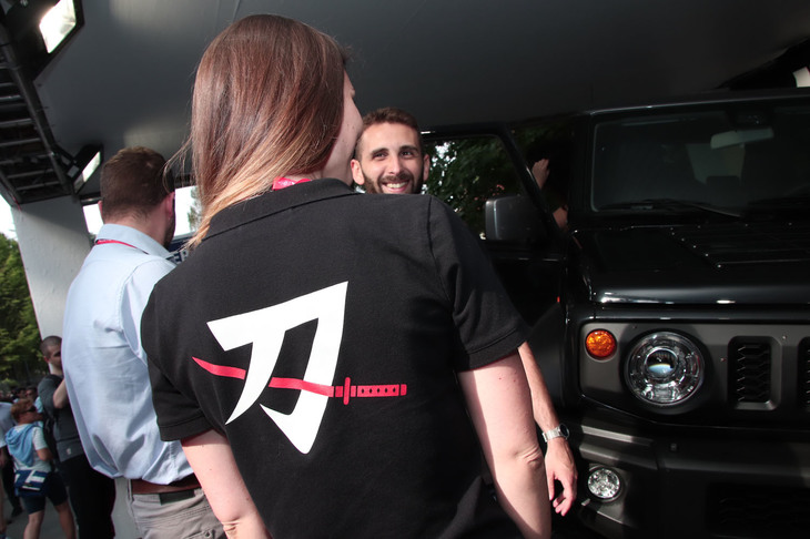 今年のテーマは、2019年5月に発表された新型にちなんで「カタナ」。