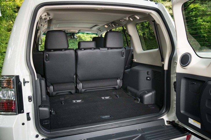 3列目シートを床下に格納したところ。床面はきっちりとフラットになっている。