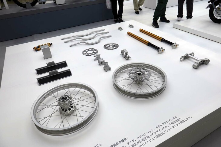 東京モーターサイクルショー2023におけるゴールドウイン／CAKEのブースの様子。