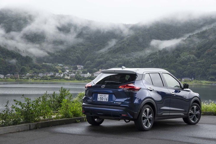 今回の試乗車「X FOUR」の車両本体価格は306万1300円。FWDの「X」との価格差は26万2900円。