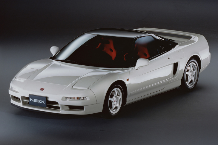 1992年に登場した“元祖タイプR”こと「NSXタイプR」。当時のプレスリリースを見ると、デビュー当初は車名がNSXタイプR、2002年の再登場時は「NSX-R」となっている。