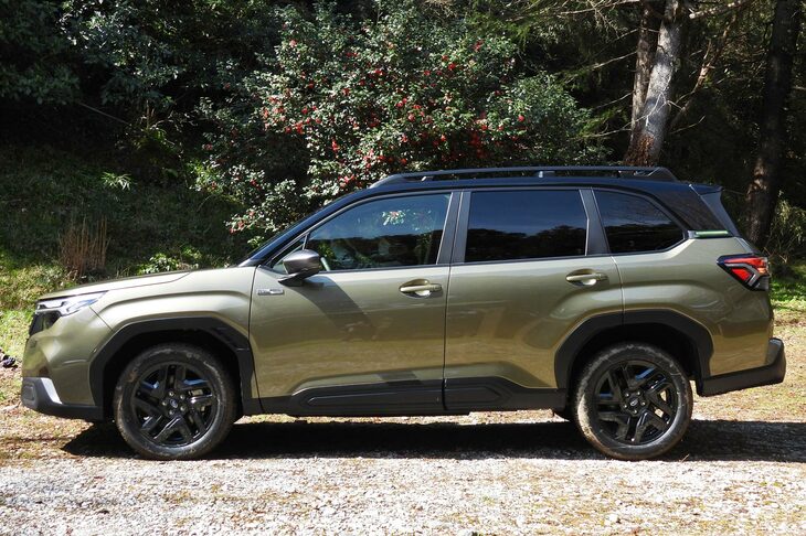 スバル・フォレスターX-BREAK S：HEV EX（サイド）