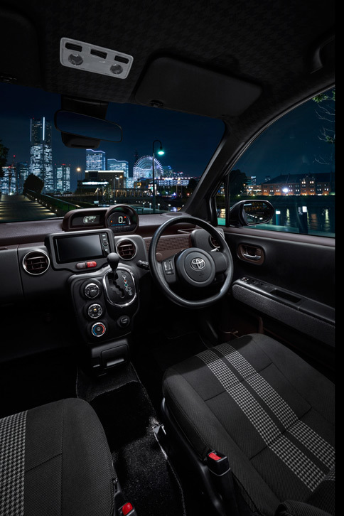 「スペイドF“Queen III”」のインストゥルメントパネルまわり。