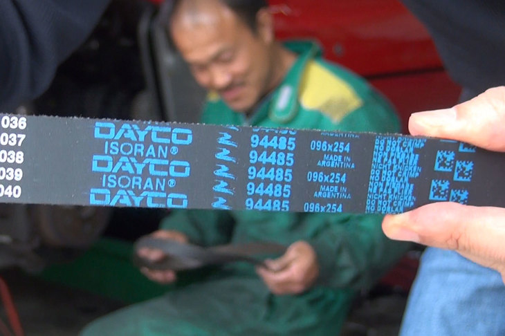 タイミングベルトには「DAYCO」の文字。アルゼンチン製だった。
