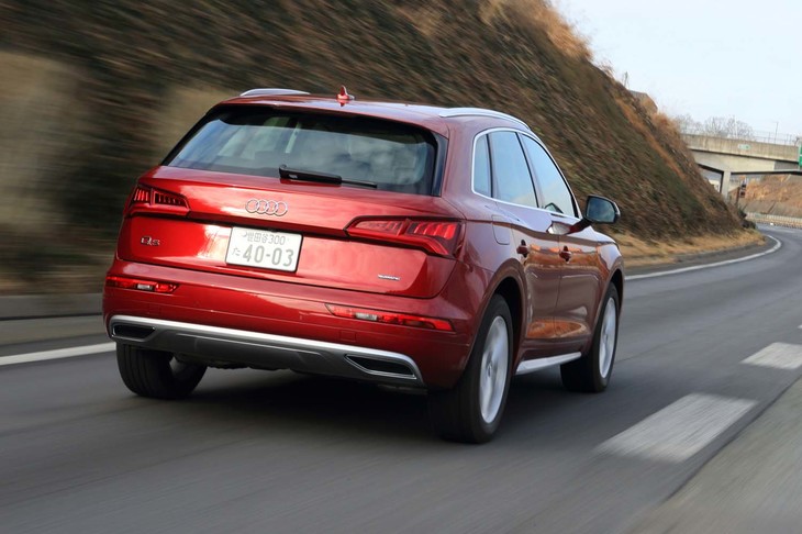JC08モード燃費は15.6kmリッター。70リッターの燃料タンク容量も合わせて、“足の長さ”も「Q5 40 TDI」の特長のひとつ。