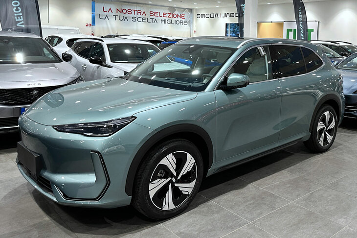 ジーリー（吉利）のBEV「EX5」。ボディーサイズは全長×全幅×全高＝1615✕1901✕1670mm。