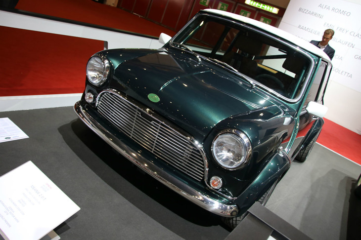 写真4。一見、元祖MINIであるが……？