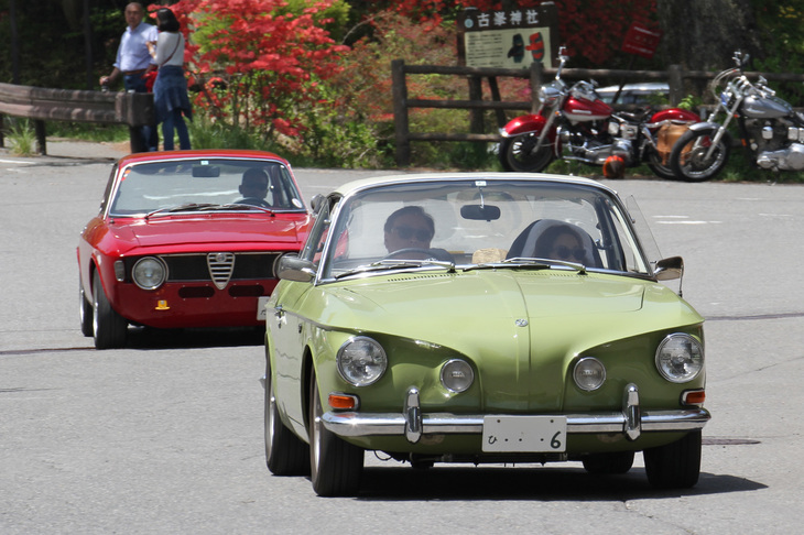 通称タイプ3をベースにした1968年「フォルクスワーゲン・カルマンギア1600」に、レーシング風の「アルファ・ロメオ・ジュリア スプリント」が続く。