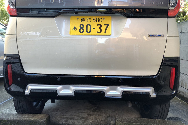 スキッドプレートをモチーフにしたというバンパー下部のデザインは、アウトドアギアと呼ぶにふさわしいテイスト。タフなイメージも満点である。