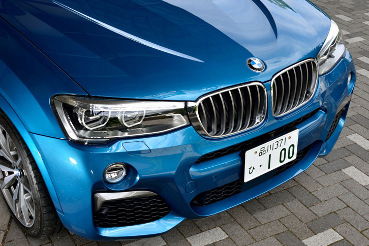 「X4 M40i」のフロントまわり。大きく開けられたエアインテークが目を引く。
