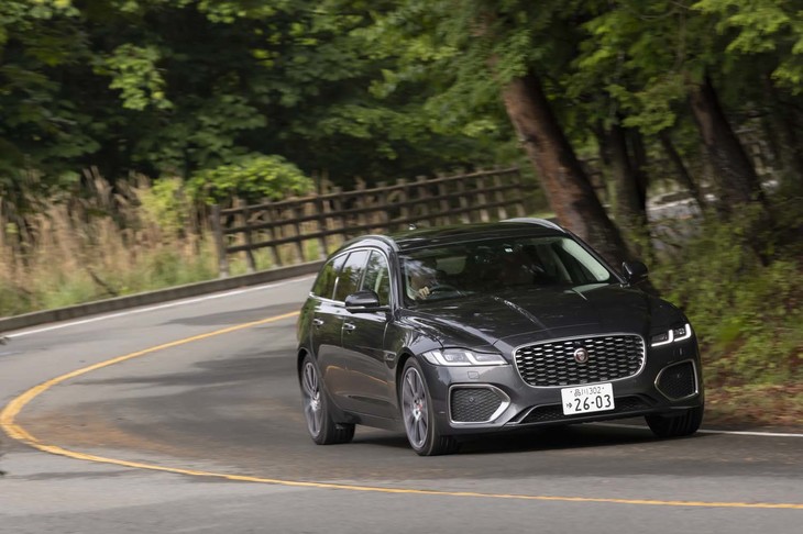 「XFスポーツブレイク」では、加速、コーナリング、ブレーキング、そしてボディーの動きを瞬時に分析しサスペンションの設定を常に最適化させる。