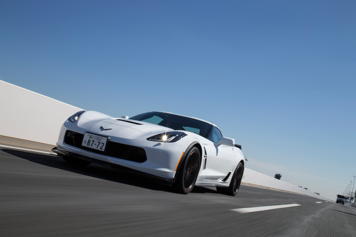 現行型の「グランスポーツ」では「Z06」と同じく、カーボンセラミックブレーキやカーボンファイバー製空力パーツ、「ミシュラン・パイロットスポーツ カップ2」からなる「Z07パフォーマンスパッケージ」が選択可能となった。