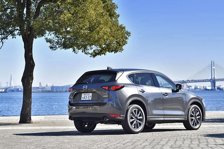 試乗車の外板色は「XD」（写真）がマシーングレープレミアムメタリックで、「25S」が新色のソウルレッドクリスタルメタリック。