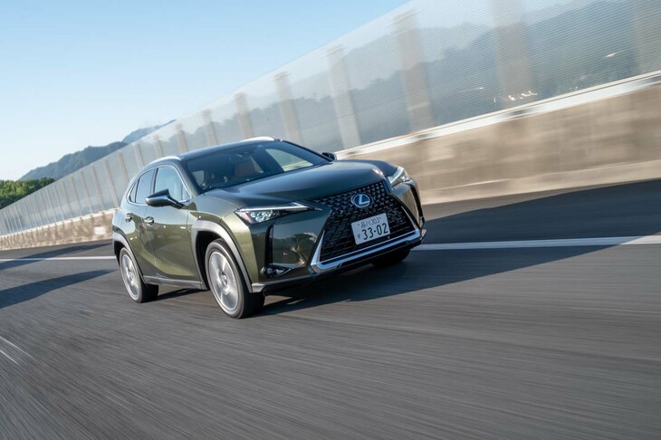 フロントに積まれる駆動用モーターは最高出力203PS、最大トルク300N・mを発生。アクセル操作に対するレスポンスは抜群だ。