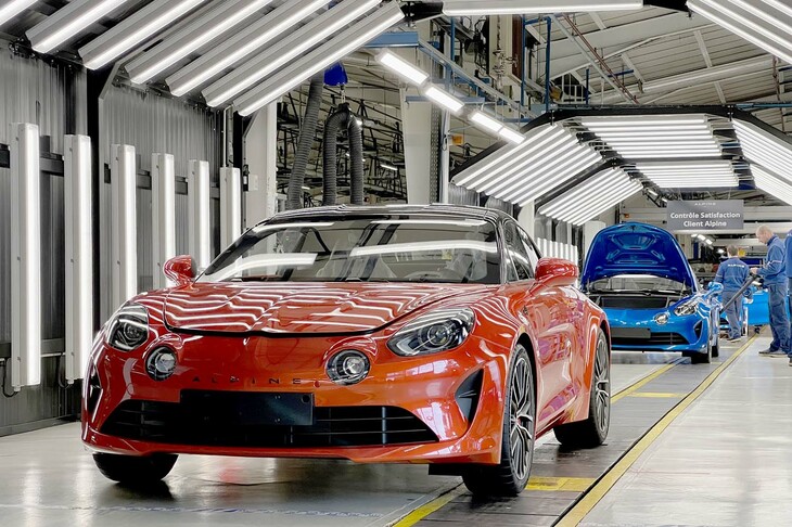 ディエップのアルピーヌ工場はスポーツカー好きが憧れる場所のひとつです。「A110」をつくる姿と、その工場の未来についてリポートしています。（photo：アルピーヌ）