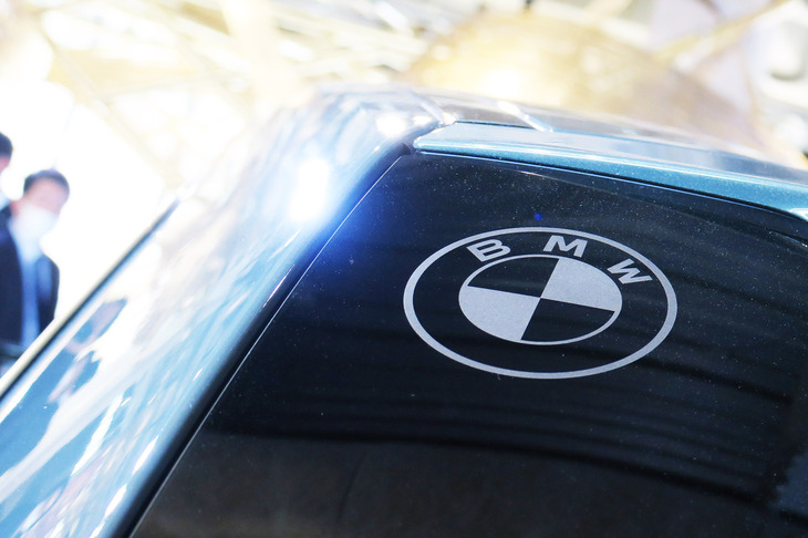 BMW XM（BMWステッカー）