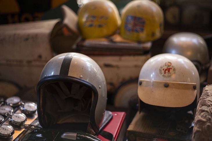 数多いヘルメットはレスレストンとハーバート・ジョンソンが主体。