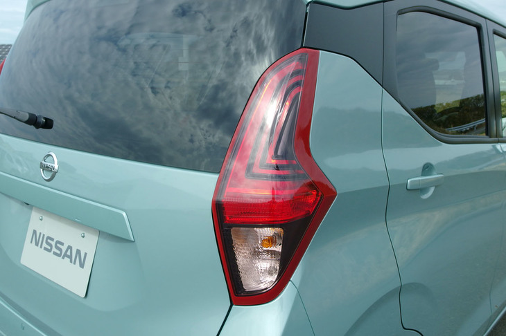 日産デイズX（リアコンビランプ）