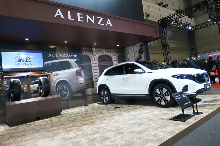 オンロード向けのSUV用タイヤ「アレンザ」の展示エリア。