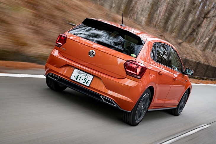 足まわりには専用のスポーツサスが与えられており、「ノーマル」「スポーツ」の可変ダンピング機構も備えている。