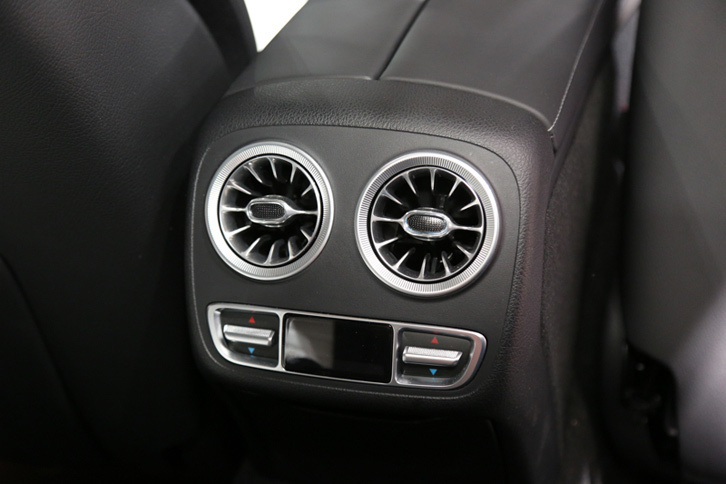 メルセデス・ベンツE400 4MATICクーペ