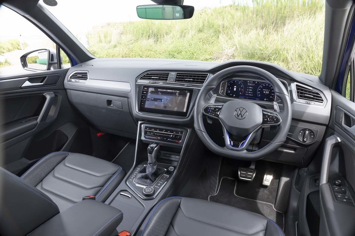 ダッシュボードの構造は標準モデルとほとんど変わらない。「ティグアン」全体としてはセンタースクリーン下部にあるエアコンの操作パネルがタッチスイッチ化されたところが新しい。