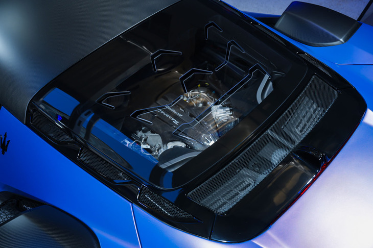 マセラティGT2ストラダーレ（エンジンフード）