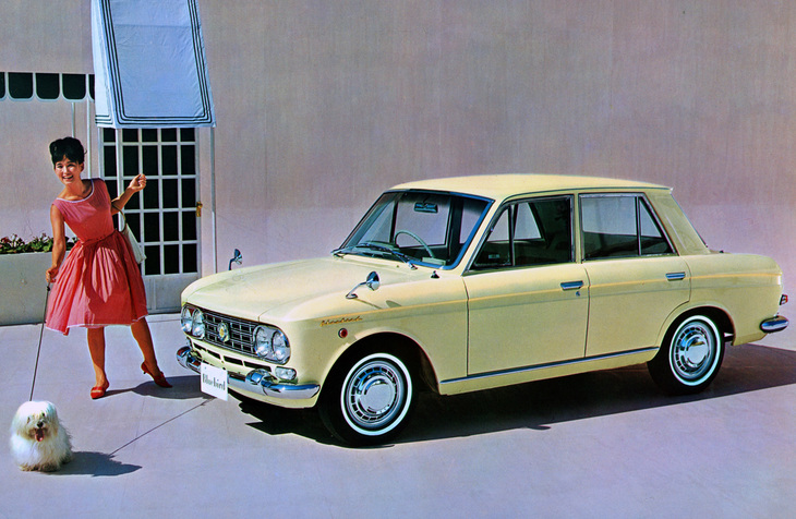 1963年に登場した、ピニンファリーナデザインの2代目「ダットサン・ブルーバード（410）」。澁谷さんによると、ピニンファリーナのオリジナルデザインはすばらしかったが、当時の小型タクシー規格（全長4m、全幅1.5m）に収めるために車幅を狭め、サイドウィンドウを立てるなどのアレンジを日産側で施した結果、まったく違うクルマになってしまったという。