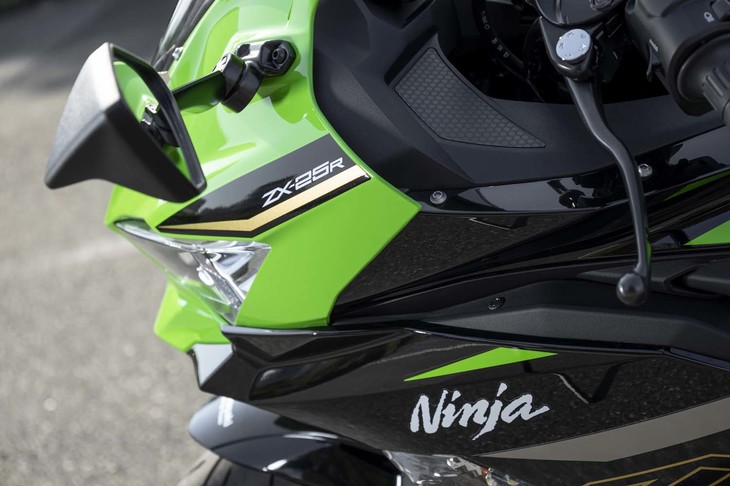 カワサキ・ニンジャZX-25R SE KRTエディション