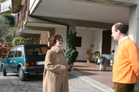 筆者の知人であるアンドレア（写真右）と、そのお母さん（左）。彼女の愛車は「インノチェンティ・ミニ」。