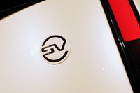 「SV」グレードには専用のバッジが装備される。