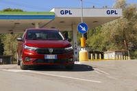 サンドロさんが「ロッソ・フュージョン」と名づけられた赤を選んだのは、唯一追加料金が不要な色だったため。