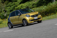 サスペンションは「フォーフォー ターボ」と比べて20％硬いセッティングとなっている。