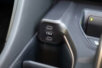 カップホルダーの前方には2つのUSBタイプCポートが備わっている。