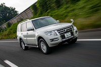 「ファイナルエディション」の車両本体価格は453万0600円。ベースとなったディーゼルモデルの「エクシード」から24万8400円アップとなる。