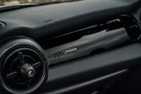 黒と銀のコントラストが目を引く「MINI」の限定車発売の画像