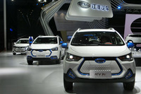 江准汽車の電気自動車（EV）。中国ではEVの普及に向けた取り組みが、着々と進められている。