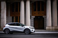 「アスレチックでありながらエレガンスを追求した」とされるエクステリアは躍動感にあふれ、同時に凛（りん）とした存在感を放つ。