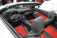 GMが「シボレー・カマロ」の改良モデルを発表　グリーンの特別仕様車も90台限定で発売【東京オートサロン2020】の画像