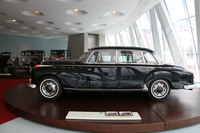 メルセデス・ベンツ・ミュージアム展示車は、首相在任時代の最後に使用した1959年型で、引退後もプライベートカーとして愛用した。