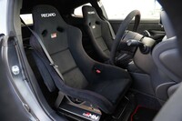 レカロ製フルバケットシートは「GRMNヤリス」シリーズ共通の装備。サイドエアバッグも備わる。