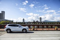 「XC60」のプラグインハイブリッドモデルを運転して驚かされるのは、その静粛性だ。48Vマイルドハイブリッドのモデルに比べて、一段上の上質さが味わえる。