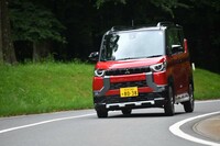 スプリングとスタビライザーは従来どおりながら専用セッティングのショックアブソーバーを装備。よりしっかりとしたダンピングにした一方で、伸び側はソフトにしたという。