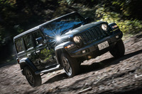 4ドアモデルで7.1m→6.2m、2ドアモデルで6.0m→5.3mと、従来型と比べて最小回転半径が大幅に縮小されている。