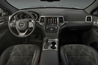 ラギッドな仕立ての「ジープ・グランドチェロキー」限定発売の画像