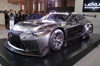 レクサスの展示はレーシングカーが中心。写真の「RC F GT3」は、この1月に開催されるデイトナ24時間レースで実戦デビューを果たす予定だ。