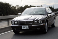 デイムラー(FR/6AT)【試乗記】の画像