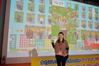 撮影から数秒で巨大モニターに自分の写真が出現！