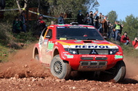 増岡の「三菱パジェロエボリューション」は2日目までに総合8位につけている。