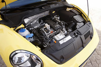 日本仕様は、この1.2TSI直噴ターボユニット（105ps）に7段DSGを組み合わせる。